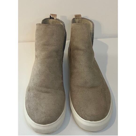 Very G Slip-On Flat Sneaker - Beige - Size 8.5 - Picture 7 of 8